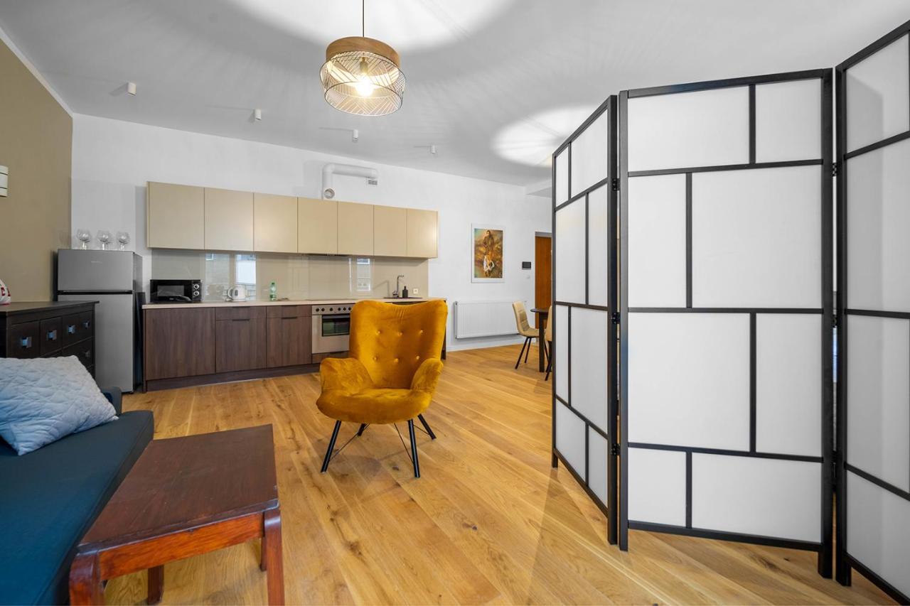 Piekna Yellow Studio Varsó Kültér fotó